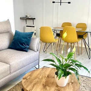 New Gorgeous - Beachfront - 3 Bd Apartment